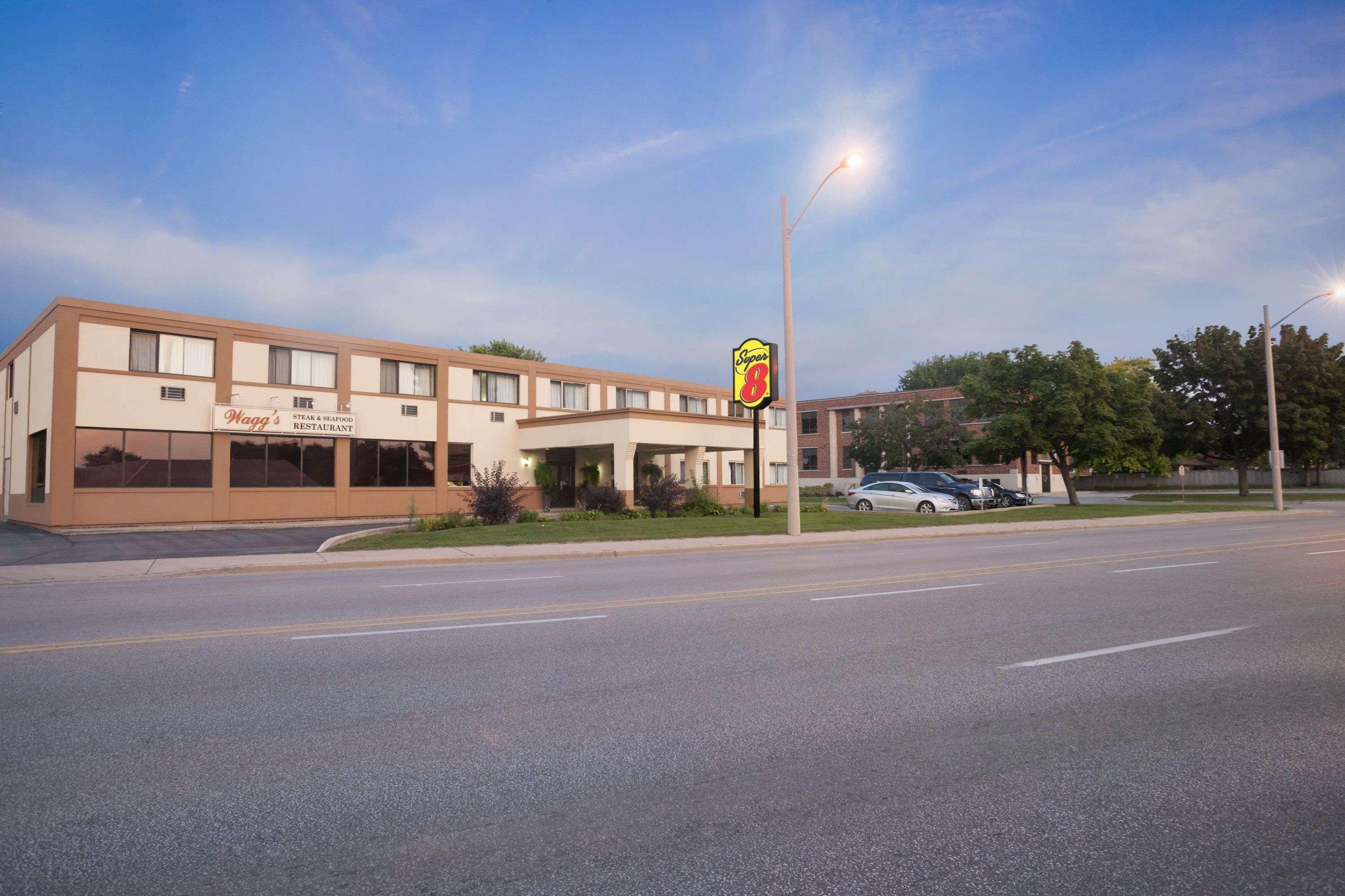 Super 8 By Wyndham Sarnia On Hotel Buitenkant foto