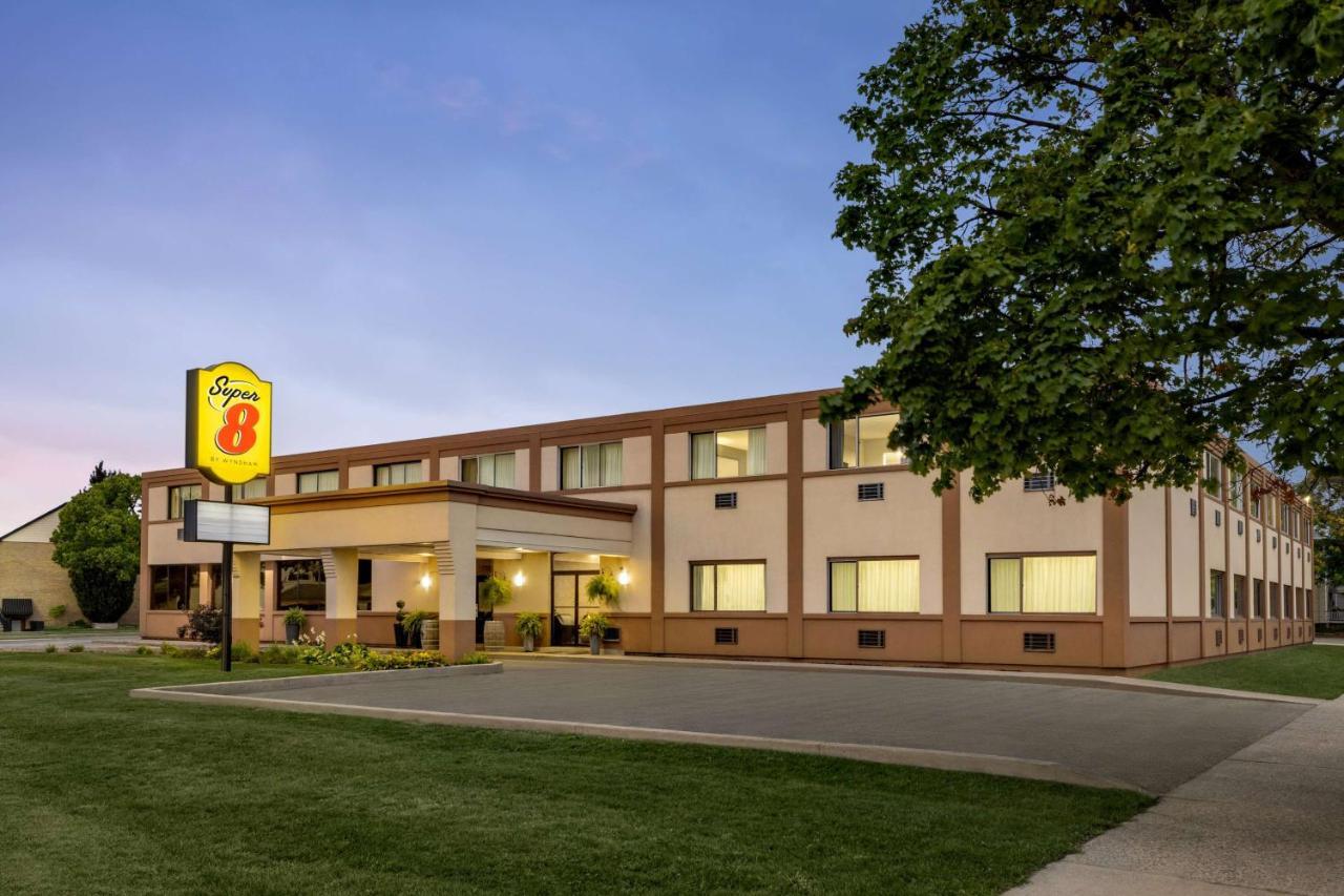 Super 8 By Wyndham Sarnia On Hotel Buitenkant foto