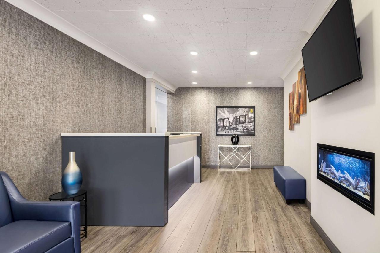 Super 8 By Wyndham Sarnia On Hotel Buitenkant foto