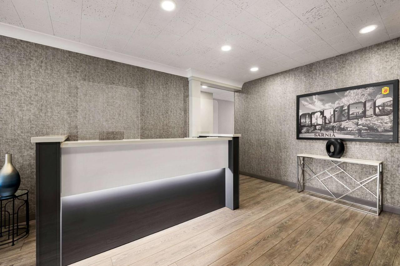 Super 8 By Wyndham Sarnia On Hotel Buitenkant foto