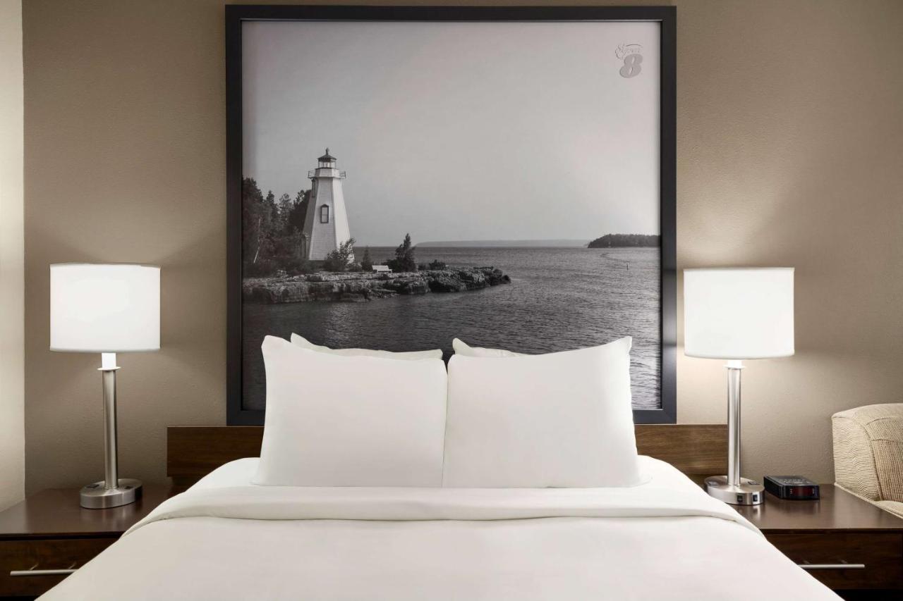 Super 8 By Wyndham Sarnia On Hotel Buitenkant foto