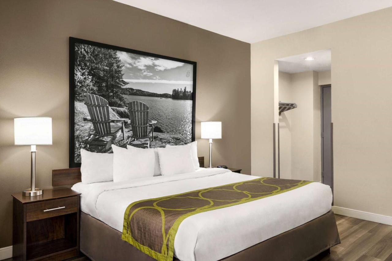 Super 8 By Wyndham Sarnia On Hotel Buitenkant foto