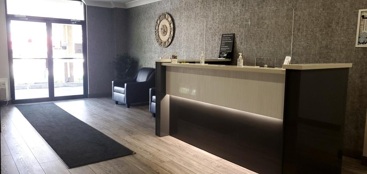 Super 8 By Wyndham Sarnia On Hotel Buitenkant foto