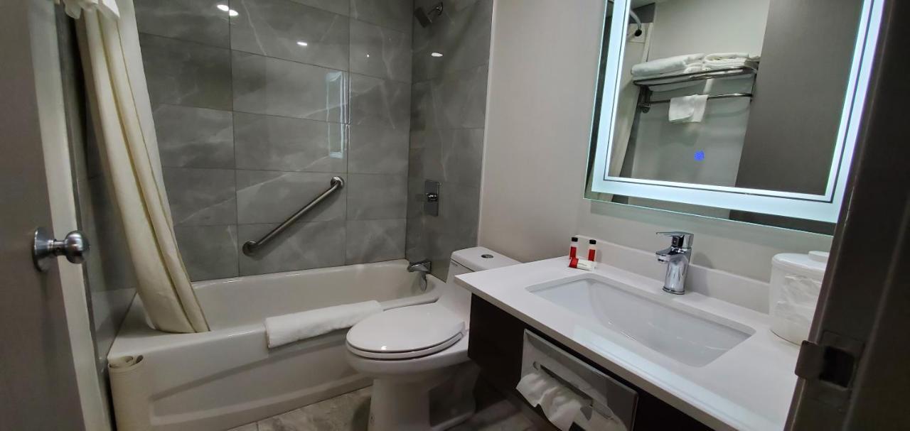Super 8 By Wyndham Sarnia On Hotel Buitenkant foto