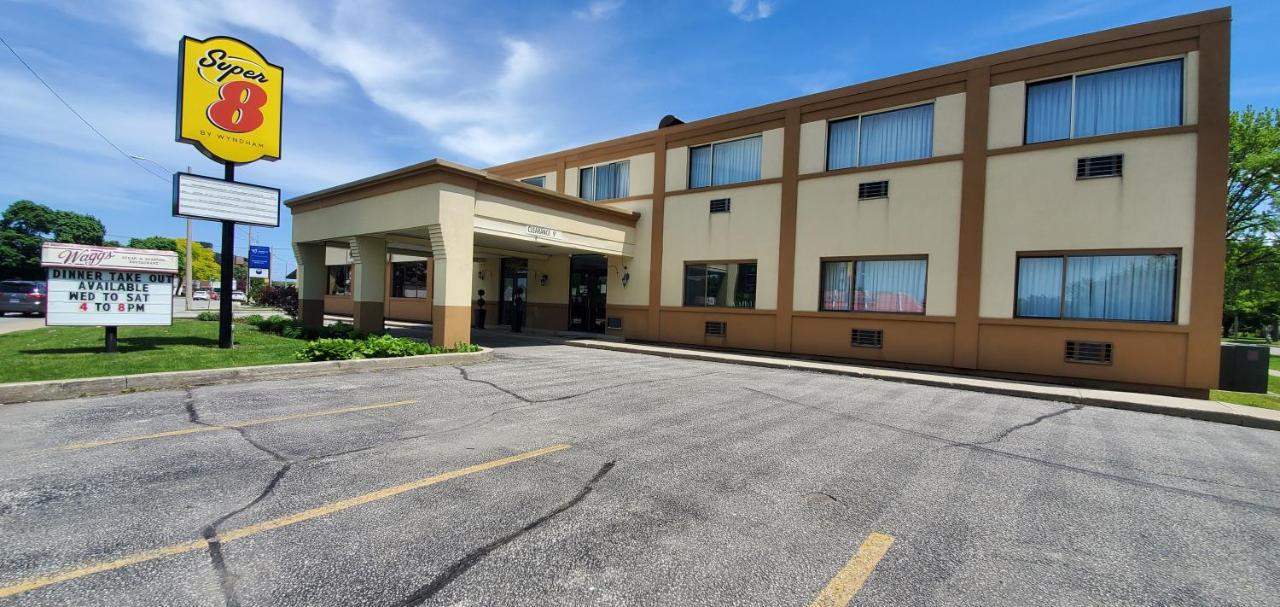 Super 8 By Wyndham Sarnia On Hotel Buitenkant foto